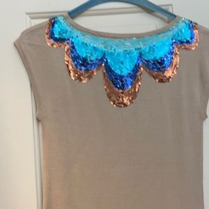 Sequence colors around neckline…